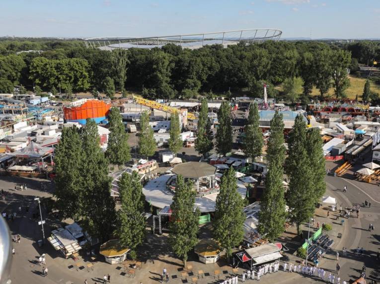 Ein Festplatz von oben.